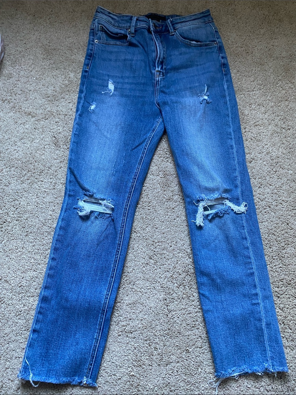 Classic Blue Straight-Leg Distressed Jeans for Women
